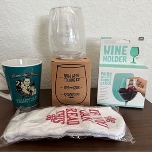 NEW Wine Lover’s Gift Bundle - Shatterproof Glass, Sipski Holder, Socks, Mug